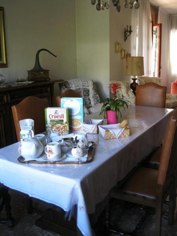Bed and Breakfast La Casa Dei Pini Malnate Exterior foto