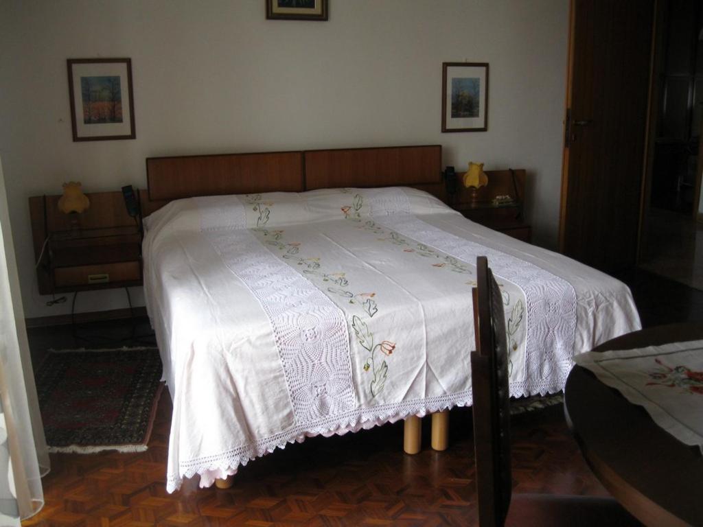 Bed and Breakfast La Casa Dei Pini Malnate Exterior foto