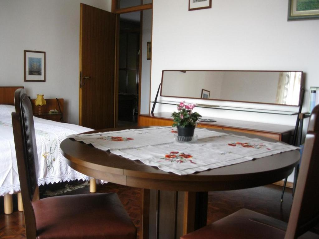 Bed and Breakfast La Casa Dei Pini Malnate Exterior foto