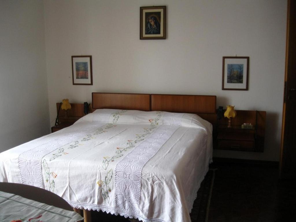 Bed and Breakfast La Casa Dei Pini Malnate Exterior foto